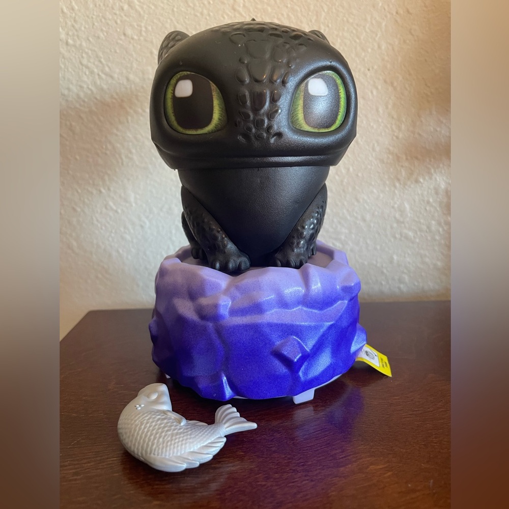 Dreamworks Dragons, Flying Toothless Interactive Dragon with Lights and Sounds